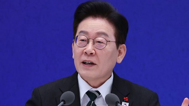 <b>이 대통령</b>, 내일 취임 1주년 <b>기자회견</b>…슬로건은 ‘대체불가 대한민국’