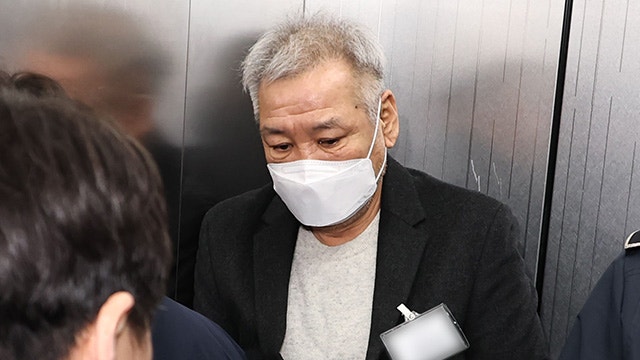 경찰, 건진법사 측근 ‘세무 브로커’ 혐의로 <b>서울국세청 압수수색</b>