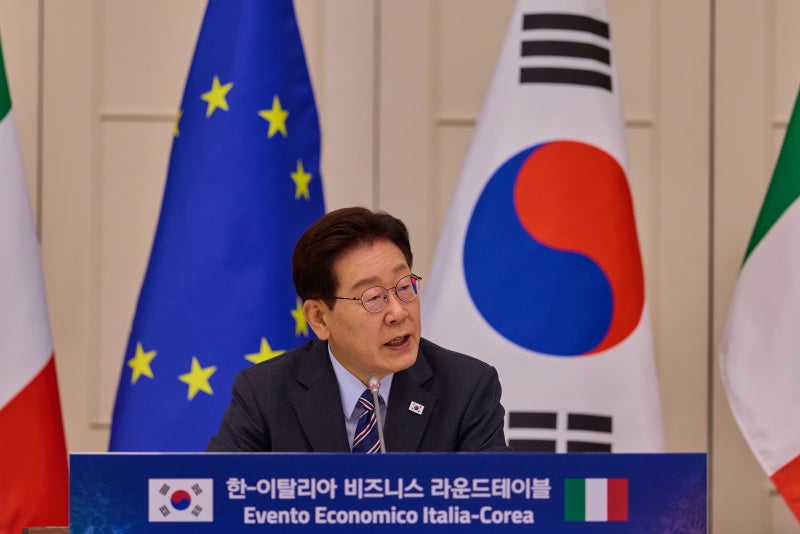 대통령 순방 이번에도 동행한 이재용…페라리와는 무슨 인연?