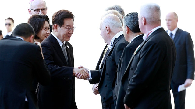 [속보] <b>이 대통령</b>, 레오 14세 <b>교황</b>과 단독 <b>면담</b>…내년 방한 초청