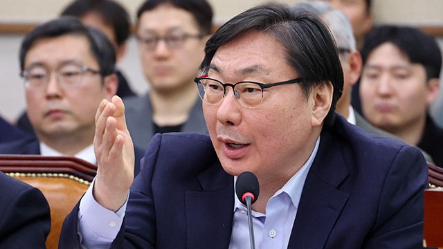 <b>검찰</b>, <b>이화영</b> ‘연어 술파티’ 위증·정자법 <b>항소</b> 포기
