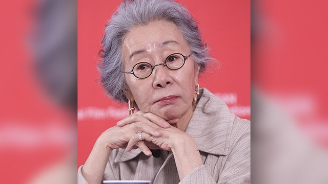 윤여정, 미 에미상 여우조연상 후보…‘<b>성난 사람들</b> <b>2</b>’ 작품상 후보