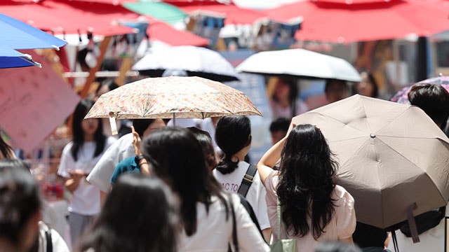 [속보] 기상청 “경북 <b>경산</b>·<b>포항</b>에 첫 <b>폭염 중대경보</b>”