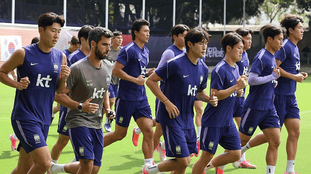 <b>한국</b> 축구, 월드컵 후폭풍에 <b>FIFA 랭킹 32위</b>…4년 7개월 만에 30위권 밖