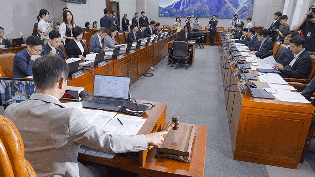‘<b>패스트트랙</b> 기간 단축’ 법안, 여권 주도 국회 운영위 통과