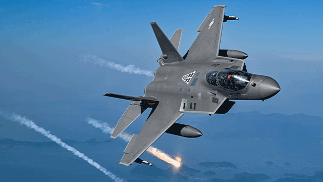 국산 초음속 전투기 <b>KF-21</b> 개발 공식 종료…착수 10년 7개월만
