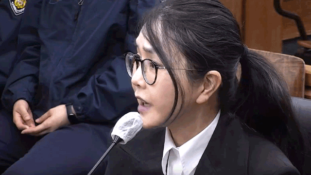 ‘로저비비에 <b>수수</b>’ <b>김건희</b> “영부인 클러치백 필수…짝퉁도 많이 샀다...