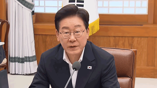 [속보] 이 <b>대통령</b> “<b>메가프로젝트</b> 속도전 넘어 전격전…광주 군공항 ...