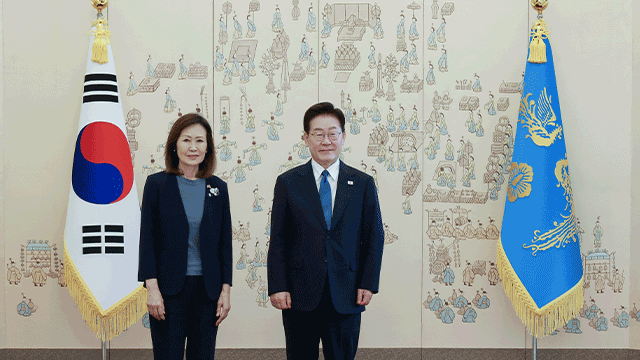 <b>이 대통령</b>, <b>스틸</b> 주한미국대사와 첫 <b>대면</b>…“한미동맹 가교 역할 기대”