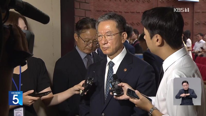 <b>정성호</b> 법무부 장관 <b>사직서</b> 제출…“새로운 리더십 필요”