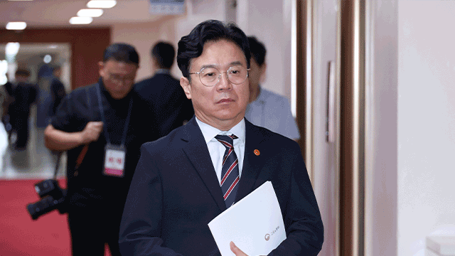 노동부 장관 “메가특구법 노동 특례, 원포인트 <b>사회적 대화</b>하자”