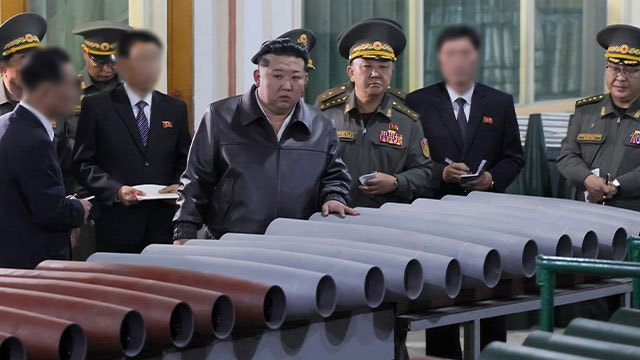 <b>김정은</b>, <b>군수공장 시찰</b>…“포병, 가장 파괴적 공격력 갖춰야”