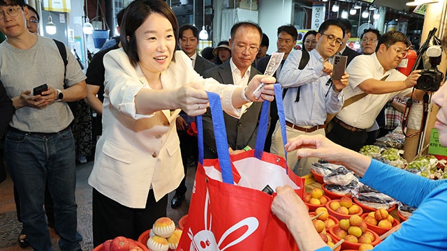 <b>이소영</b> 신임 중기장관 “<b>중기부</b>가 먼저 문제 제기하고 답 내놔야…<b>규제</b>...
