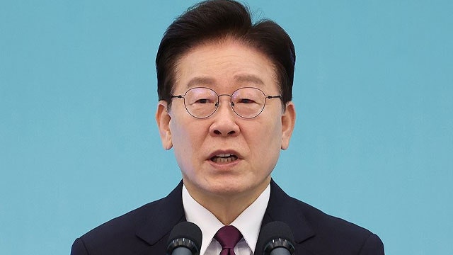 이 대통령 “품격·권위없다 비난하겠지만 현장, <b>SNS 소통</b> 계속…노무현...
