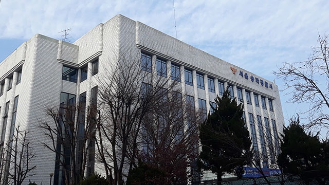 경찰, <b>장모 살해</b> 뒤 <b>아내 납치</b>한 20대 남성 검거…혼인 무효 소송 중 범...