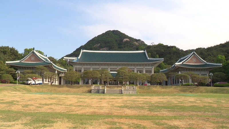 “<b>대구</b> <b>천장 붕괴</b> 때 대통령 골프”…청와대 “골프쳤지만 대응 지시”