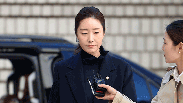 ‘<b>1억 공천헌금</b>’ 무소속 <b>강선우</b> 의원, 1심 징역 2년 6개월…법정구속