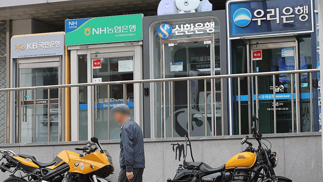 9월 <b>가계대출</b> 2.2조↓…9개월 만에 <b>감소 전환</b>