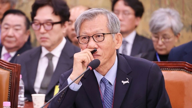 <b>이 대통령</b>, <b>유홍준</b> 국립중앙박물관장 <b>사직</b>안 <b>재가</b>…소장품 ‘셀프 출품...