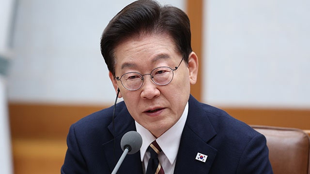 이 대통령 “<b>링거</b> 맞고 코피 터지는 해외<b>순방</b>”…야당 지적에 반박