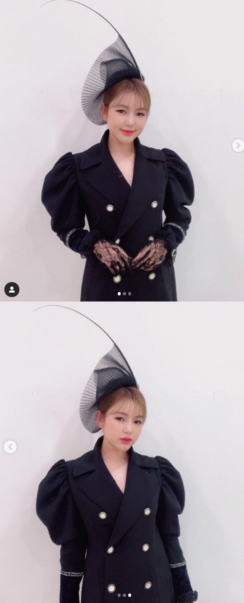 <b>송가인</b>, 모델로 <b>변신</b>…날렵 <b>미모</b>+시크한 우아함[M+SNS]