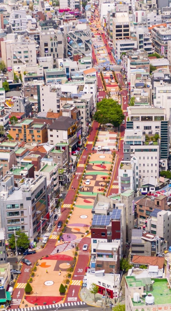 2023 아시아도시경관상을 수상한 마포구 대표 명소 홍대 레드로드 전경 (제공 : 마포구청)