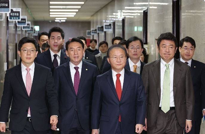 국민의힘, <b>김기현</b> 사퇴에 비대위 체제로 전환