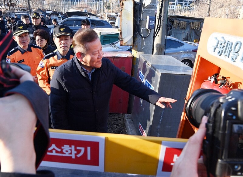 <b>이상민 장관</b>, 서울 <b>쪽방촌</b> 방문해 한파·화재 대비 점검