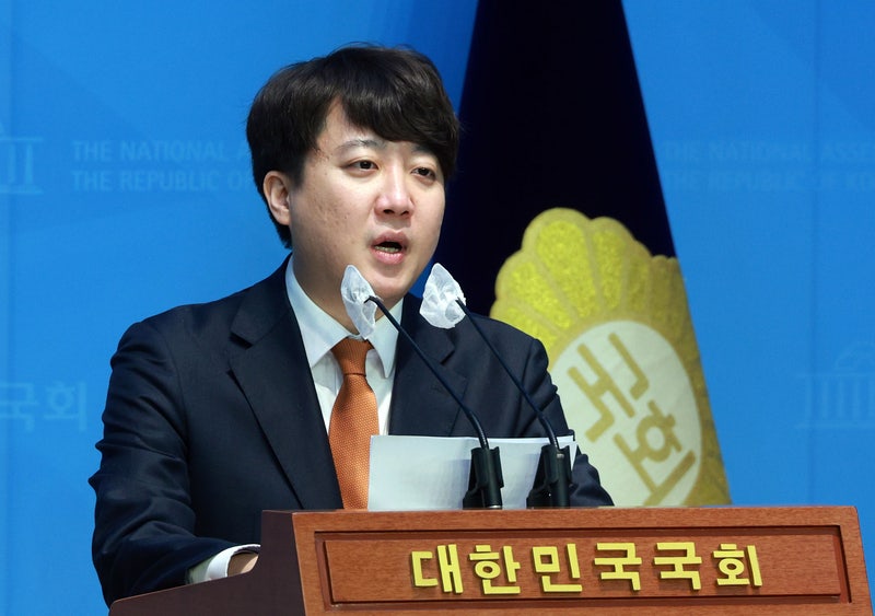 <b>이준석</b> "노인 <b>지하철</b> 무임승차 폐지하겠다"