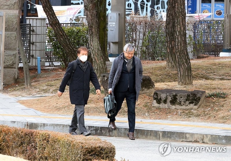 '집값 등 통계 조작 <b>의혹</b>' <b>김수현</b> 전 <b>정책실장</b> 검찰 조사