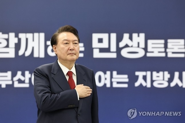 윤 <b>대통령 지지율</b>, 4%p 오른 33%...국민의힘도 동반 상승 [갤럽]