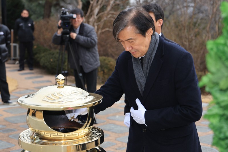 <b>조국</b> "'검찰판 하나회'가 국정 좌지우지…국민께 권력 돌려드릴 것"