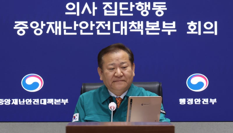 <b>전공의 복귀</b> 'D데이'…<b>정부</b> "현명한 결정 내려야"