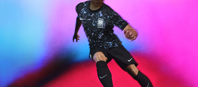 나이키, <b>나전칠기</b> 재해석한 <b>축구</b> 국가<b>대표팀</b> 유니폼 공개