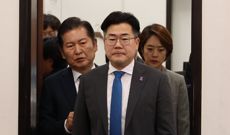 <b>박찬대</b> '<b>1주택</b>자 <b>종부세</b> 폐지론' 꺼냈다가 '화들짝'