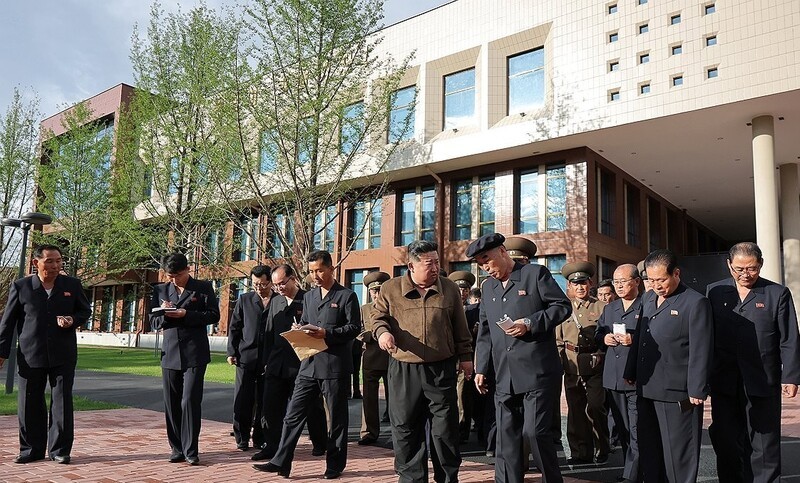 <b>김정은</b>, 당 <b>간부학교</b> 또 방문…공사기간 중 3번 찾아가