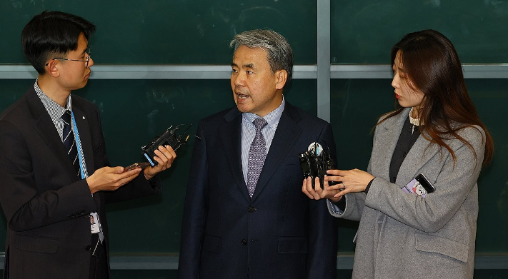 <b>이종섭</b> "<b>통화</b> 기록 이상한 시각으로 보면 곤란"