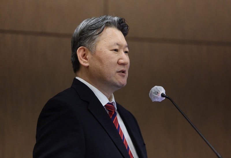 의대 <b>교수들</b> "정원 늘린 대학 <b>총장</b>, 쪽박차게 하겠다"