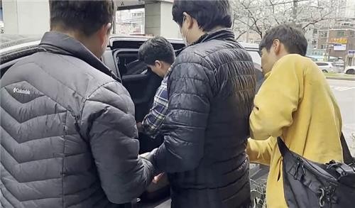 법정서 괴로워하며 울먹…'<b>서울대</b> N번방' 주범, 일부 혐의 인정