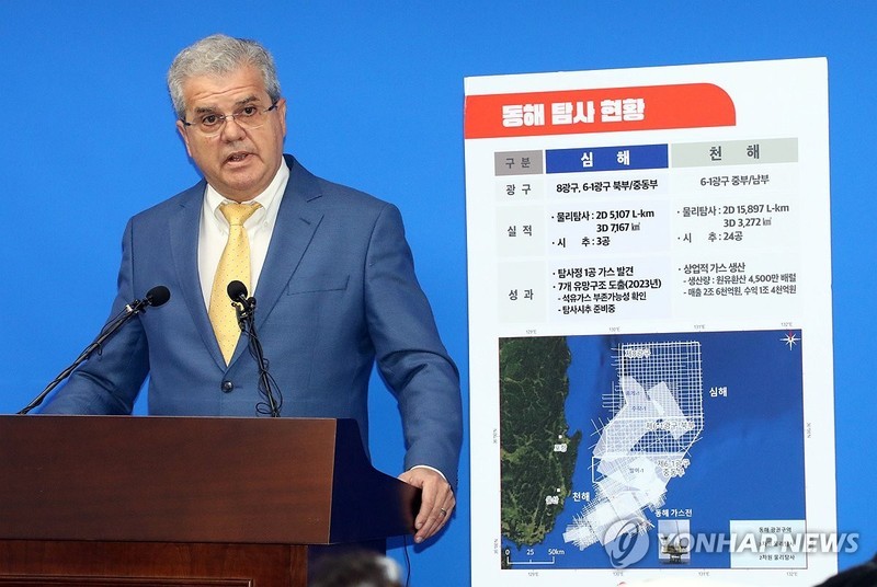 <b>민주</b> "윤 대통령, <b>액트지오에</b> 사업 맡긴 과정 공개해야"