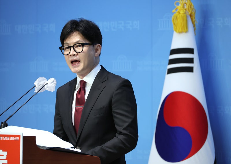 <b>한동훈</b> "윤 대통령과 10초 통화는 낭설" 일축