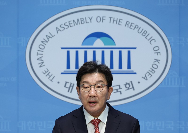 <b>권성동</b> "<b>한동훈</b>, '<b>문자</b> 읽씹 논란' 사과해야…총선에 악영향"