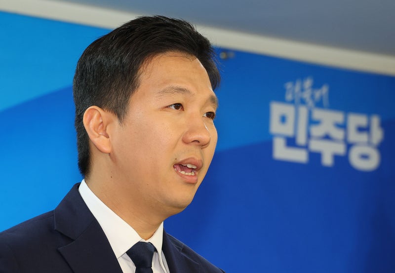'청년 원외' <b>김지수</b>, <b>민주당 대표</b> 출사표…3인 경쟁 체제