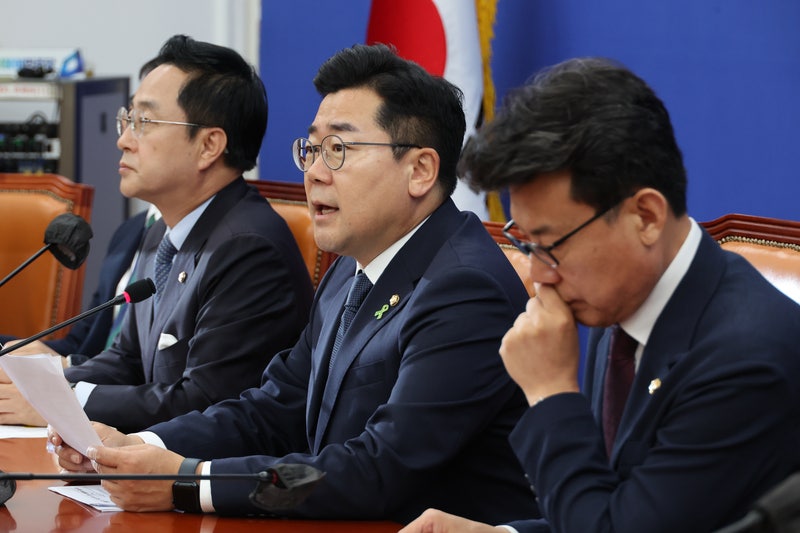 <b>박찬대</b>, <b>명품백</b> 반환 깜빡 진술에 "꼬리 자르기 시도"