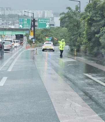 <b>서울 동부간선도로</b> 차량 통행 재개