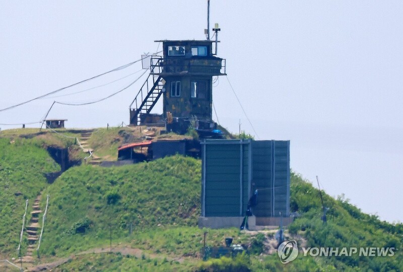 합참, 대북 <b>확성기 방송</b> 이틀째..."당분간 매일 실시"