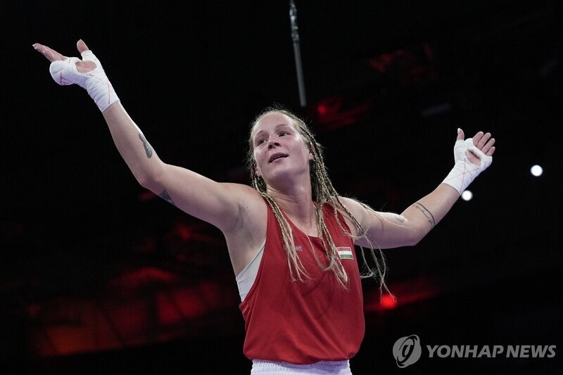 헝가리 여자 <b>복서</b>, 'XY염색체' 상대 <b>선수</b> 괴물로 묘사
