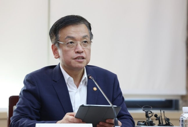 Deputy Prime Minister Choi Sang-mok presiding over the State Property Policy Deliberation Committee. / Photo=Yonhap News