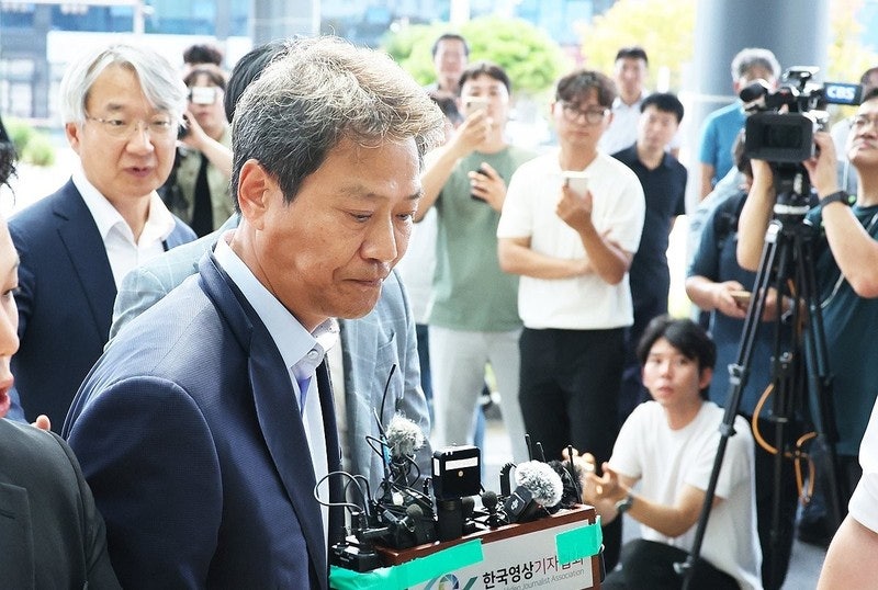 <b>임종석</b> "정치 보복 수사 더 하면 모두 불행"...<b>검찰</b> 출석