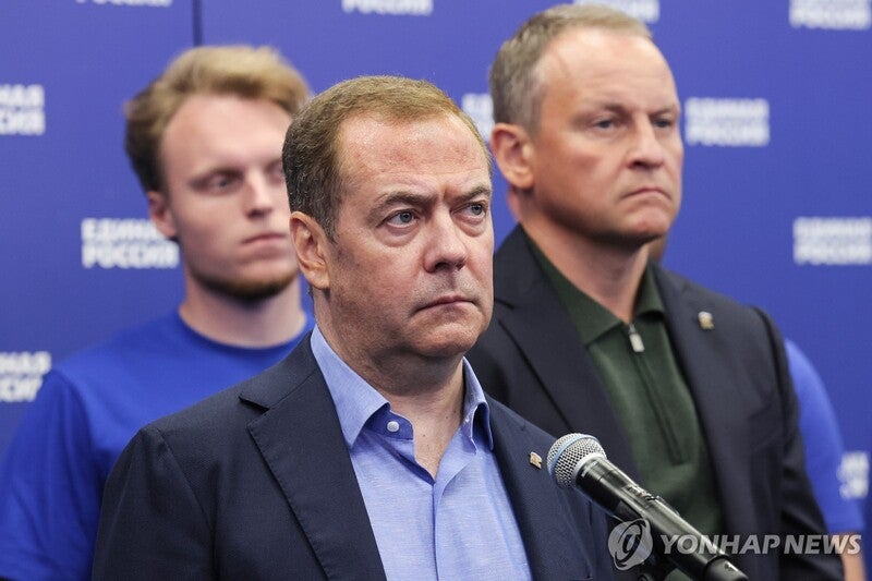 멀어지는 종전협상?...푸틴 측근 "<b>우크라</b> 패배할 때까지 없다"